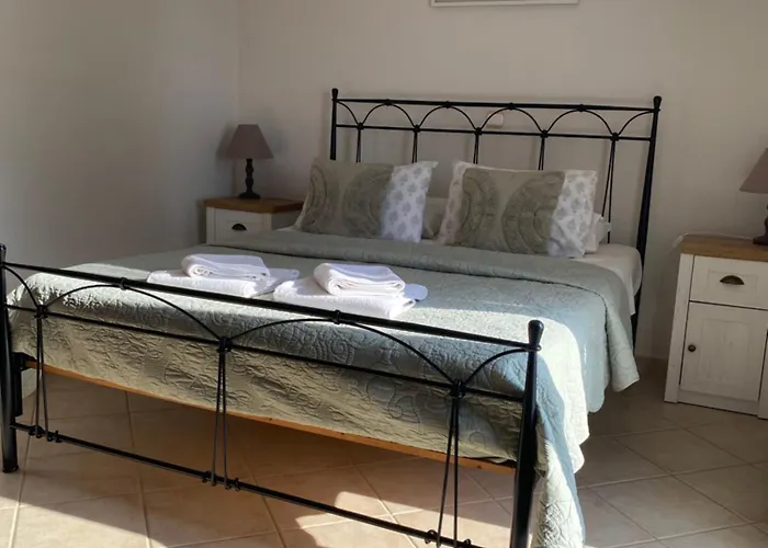 Elizabeth Villa *